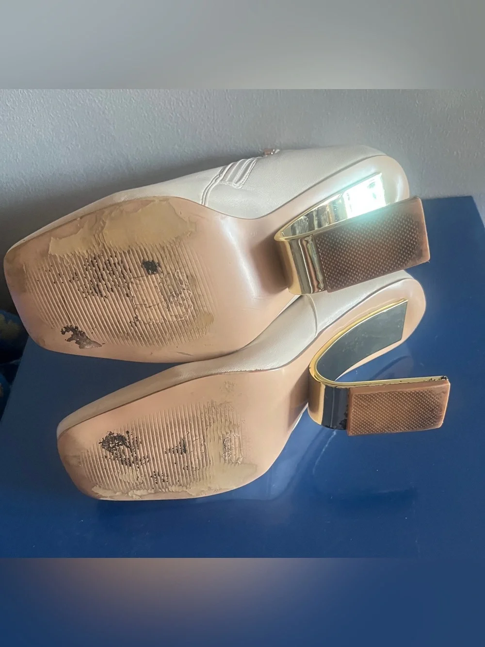 Azalea Wang Arianna Bone White Sculptural Gold Heel Ankle Booties size 9